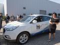 Vlaams minister van Energie rijdt met waterstofauto WaterstofNet